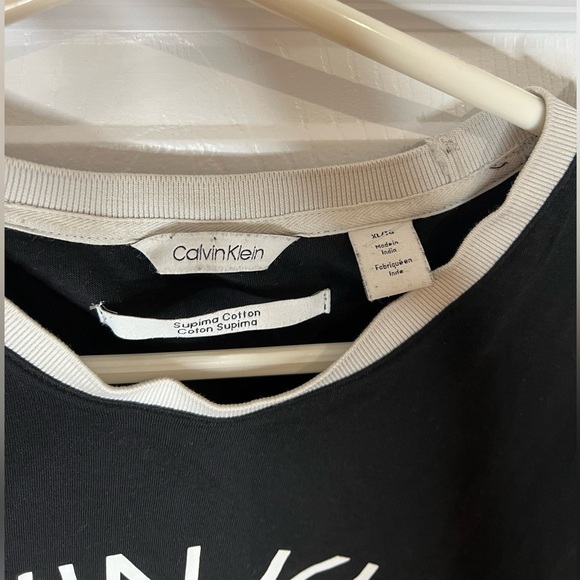 Calvin Klein T-Shirt - Picture 3 of 3